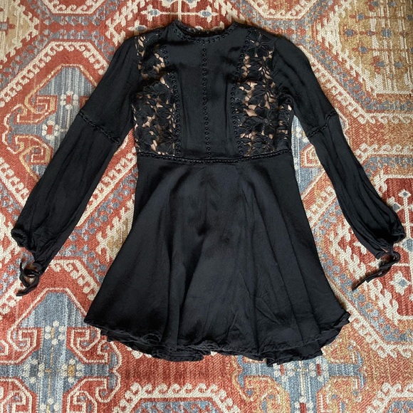 Dresses & Skirts - Witchy Vintage Black Lace Dress